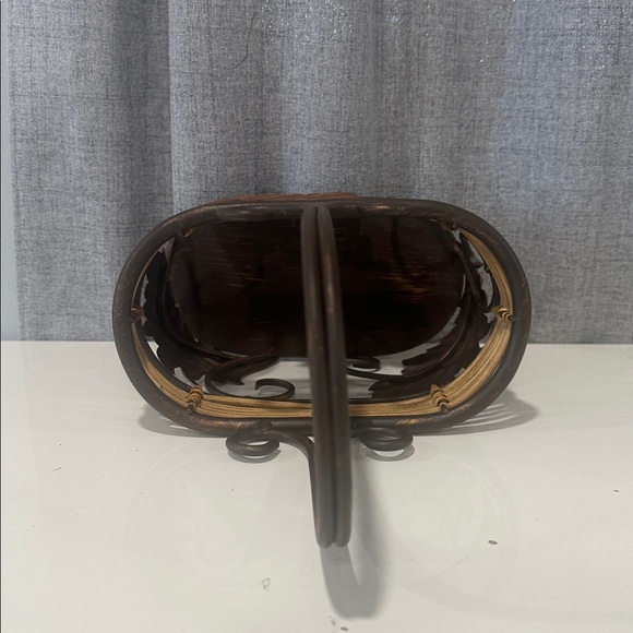 Wicker and Metal Basket with Leaf Design. - Picture 5 of 7